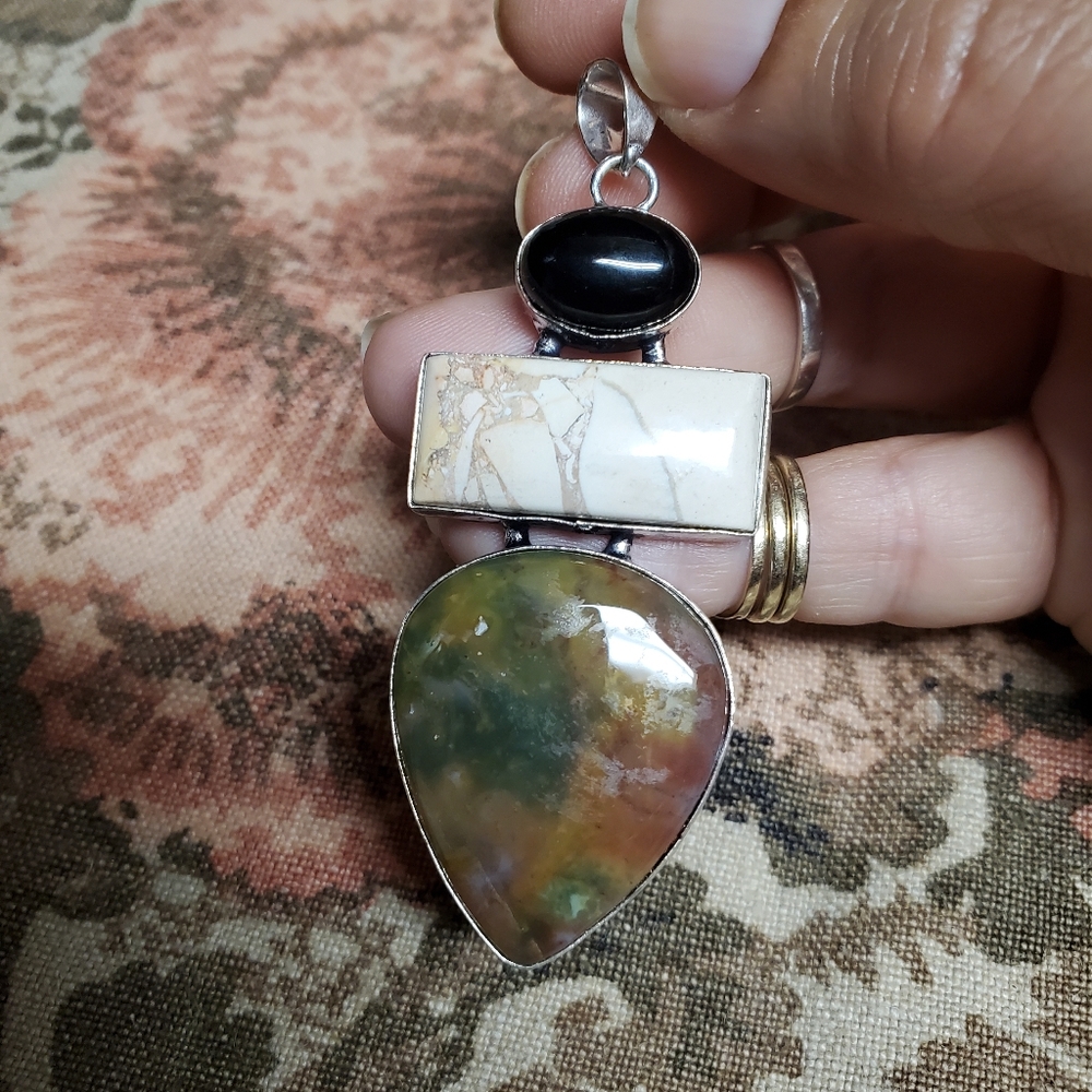 Elegant Multi-Stone Pendant Necklace